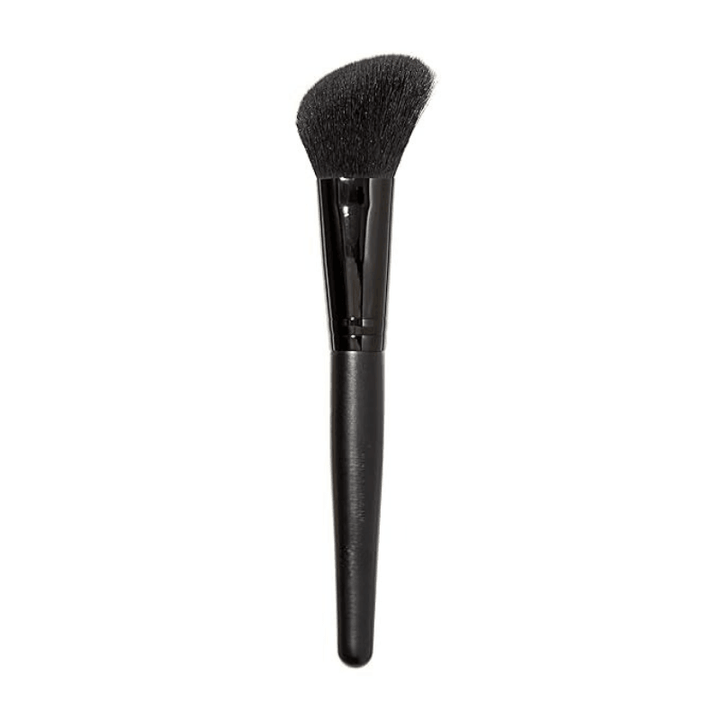 Blush Brush For Contouring And Blending With Soft Bristles