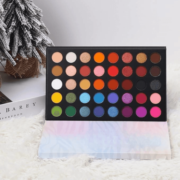 Neutral Smokey Eyeshadow Palette With 40 Pigmented Shades