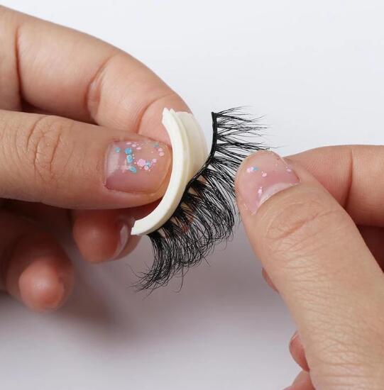 Reusable Self-Adhesive Eyelashes – No Glue Mess-Free Application