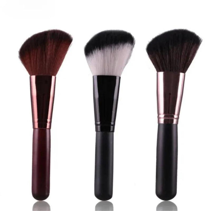 Angled Contour Brush – Sculpt, Blend, and Define with Precision