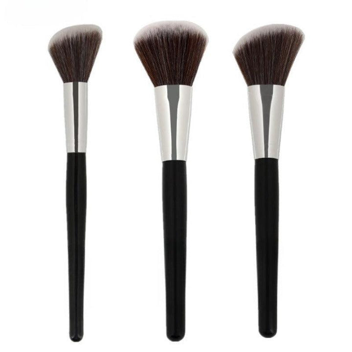 Angled Round Makeup Brush – Soft & Flawless Blending Tool