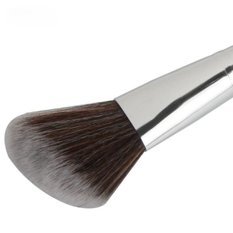 Angled Round Makeup Brush – Soft & Flawless Blending Tool