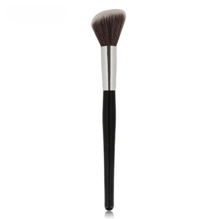 Angled Round Makeup Brush – Soft & Flawless Blending Tool