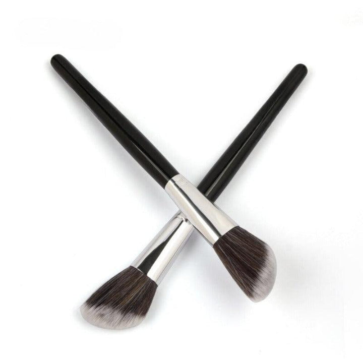 Angled Round Makeup Brush – Soft & Flawless Blending Tool