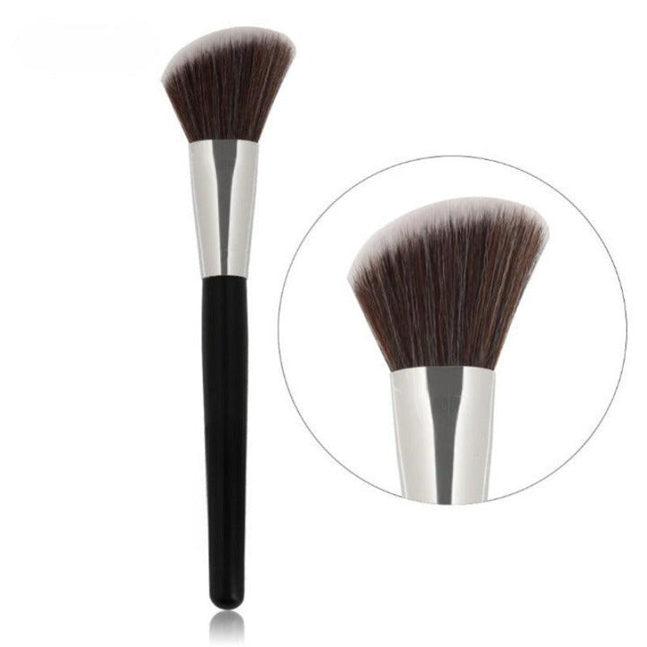 Angled Powder Brush – Precision and Blending for a Flawless Finish