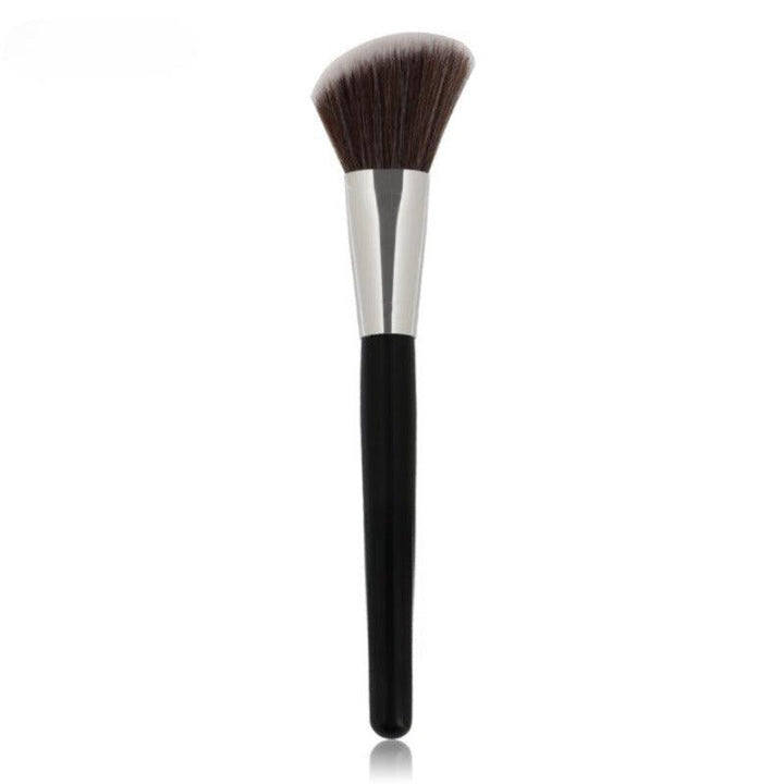 Angled Powder Brush – Precision and Blending for a Flawless Finish