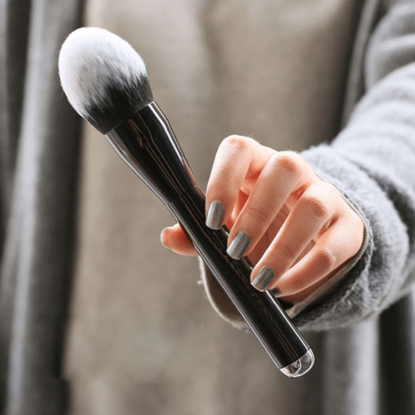 Black Powder Brush – Fluffy and Precise Application